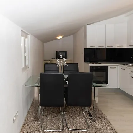 Petra Apartment Mimice